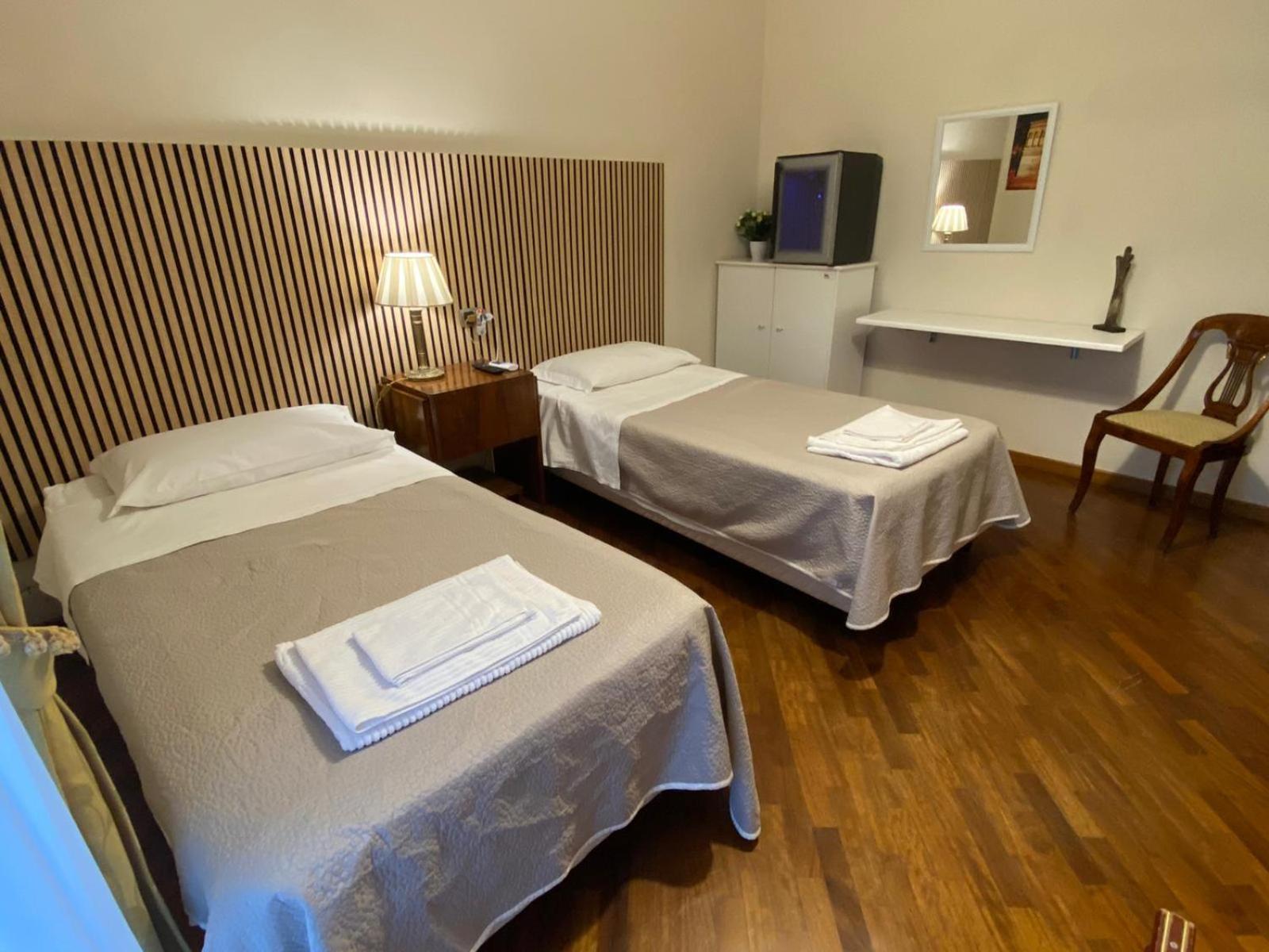 Casa Battisti Messina Guest House In Centro Citta, Ideale Per Famiglie O Gruppi Екстериор снимка