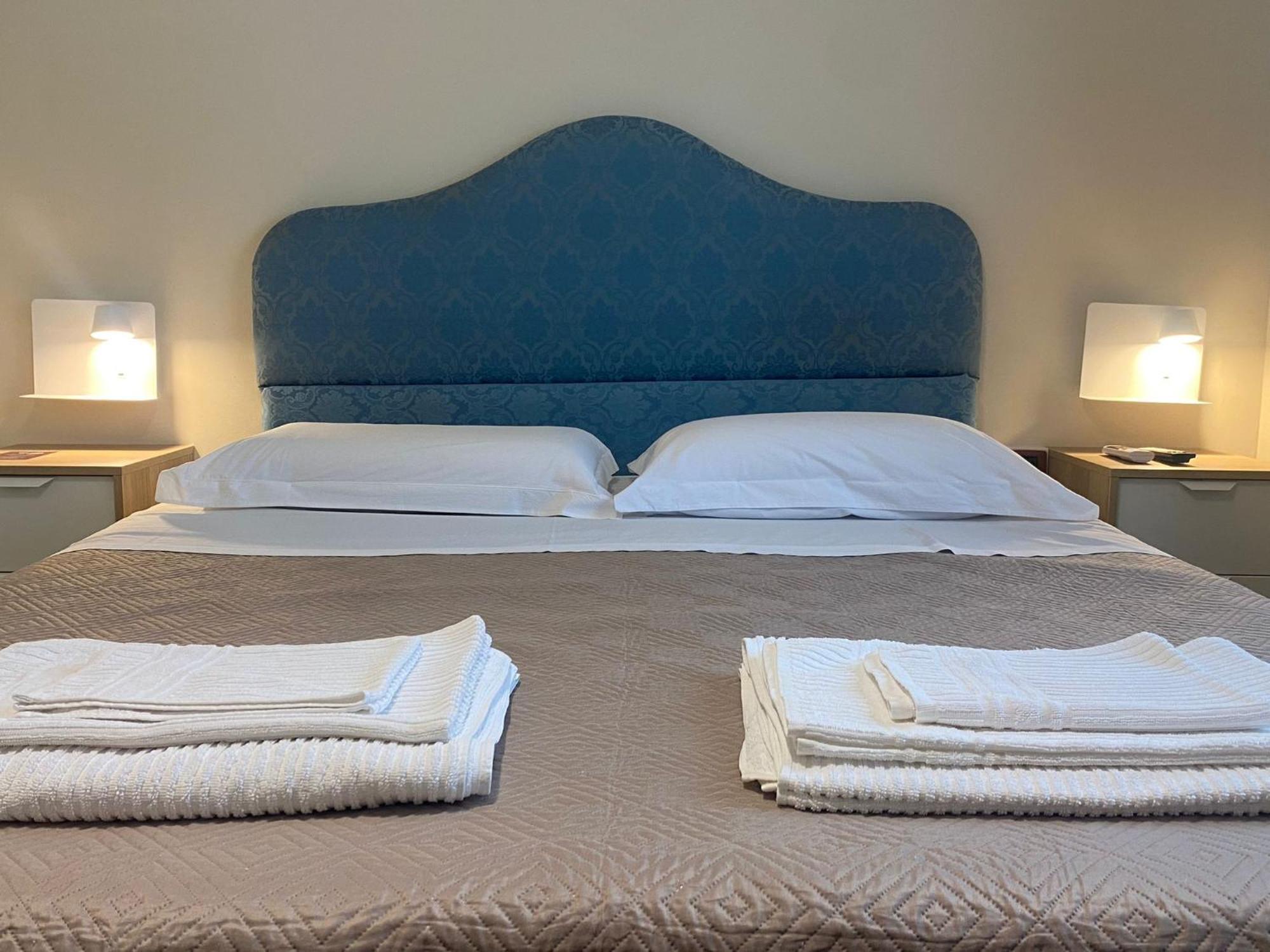 Casa Battisti Messina Guest House In Centro Citta, Ideale Per Famiglie O Gruppi Екстериор снимка